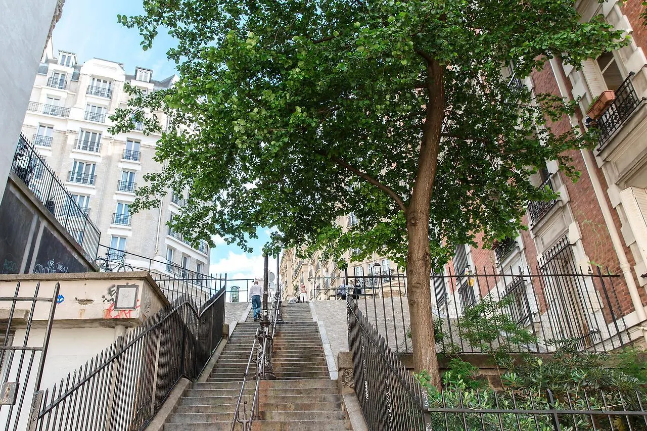 Montmartre Apartments Renoir Paris