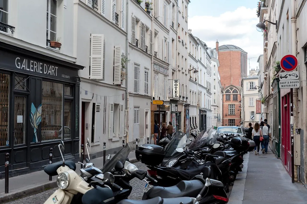 Montmartre Apartments Renoir Paris